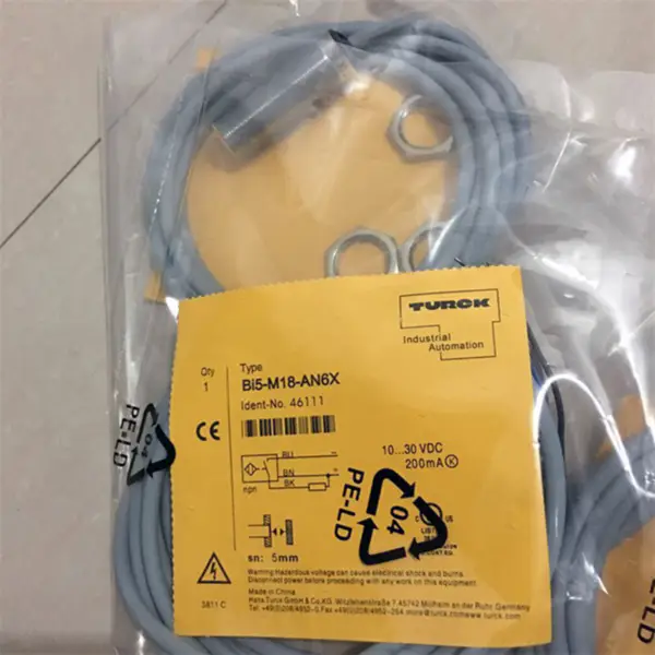 IFM Turck comutator de proximitate Bi10-P30-AP6X-H1141/S100 Bi10P30AP6XH1141S100