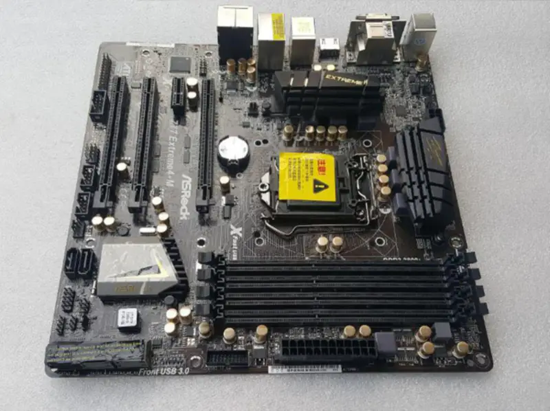 ASROCK Z77 Extreme4-M Intel LGA 1155 DDR3 Placă de bază Z77 MATX