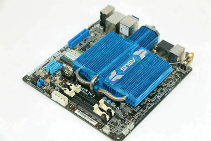 Placa de bază Asus AT5IONT-IDELUXE