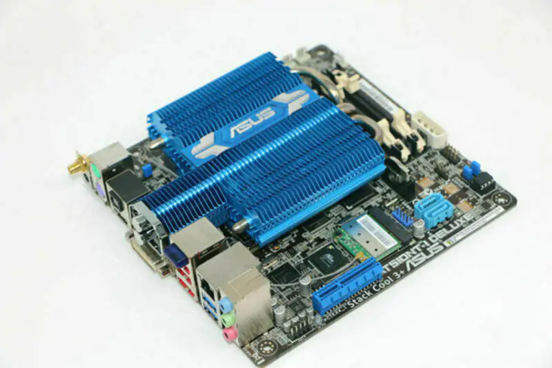 Placa de bază Asus AT5IONT-IDELUXE