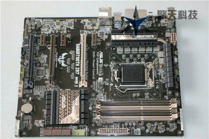 Placa de bază Asus SABERTOOTHZ97