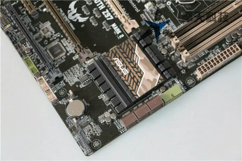 Placa de bază Asus SABERTOOTHZ97