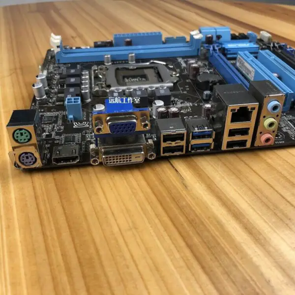 Placa de bază Asus P8B75-MLE