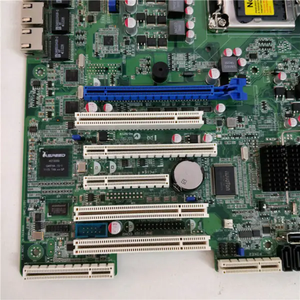 Placa de bază Asus P8B-E/4L