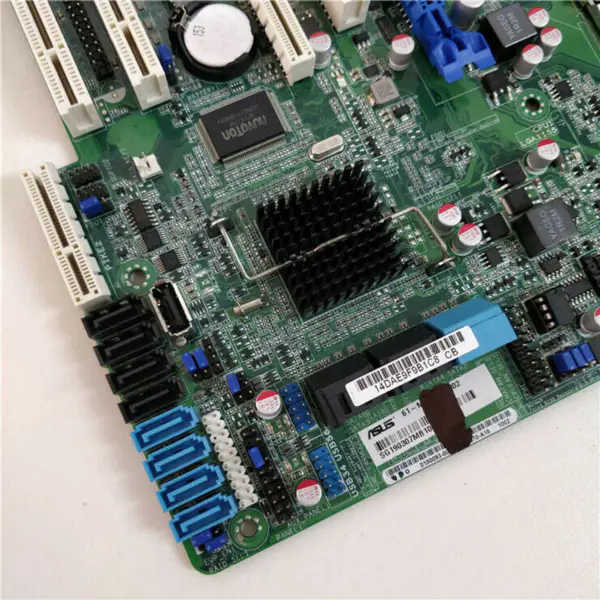 Placa de bază Asus P8B-E/4L