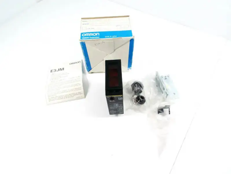 Senzor fotoelectric OMRON E3JM-R4R4T-G-33
