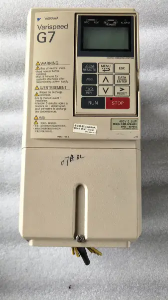 YASKAWA Seria G7 CIMR-G7B42P2 2.2KW 380V