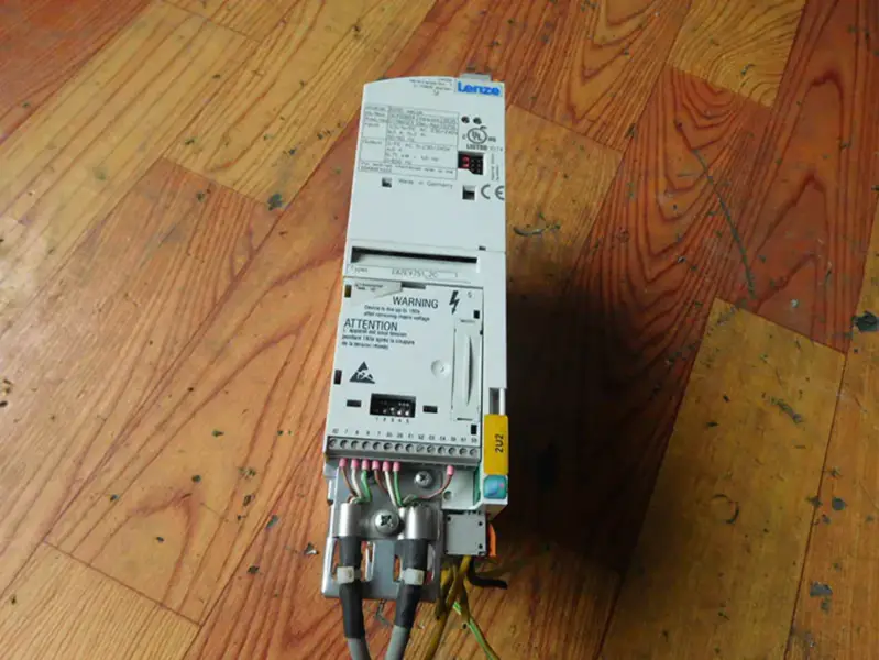 Lenze EDK82EV222 Unitate de invertor