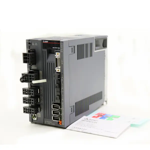 Mitsubishi MR-J4W3-444B ac Servo Amplificator Japonia motor exterior
