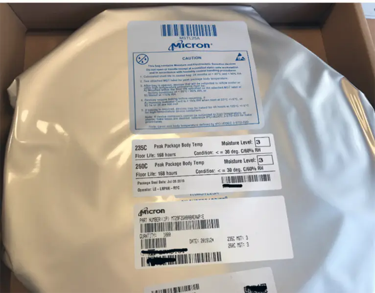 o interfață de date asincronă IC Chip 2G PARALLEL 48TSOP 256M x 8 dispozitive NAND Flash MT29F2G08ABAEAWPE