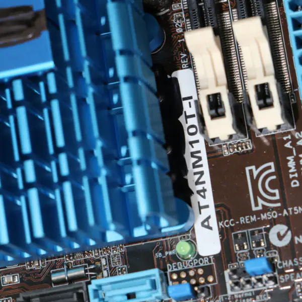 Placa de bază pentru desktop Asus AT4NM10T-I cu procesor Atom D425 integrat