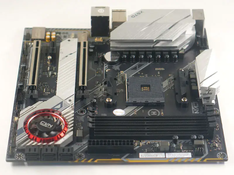 Placă de bază colorată CVN X570M GAMING PRO V14