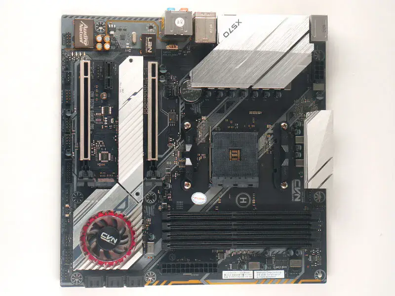 Placă de bază colorată CVN X570M GAMING PRO V14