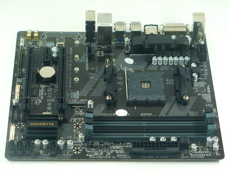 Placă de bază GIGABYTE GA-AX370M-DS3H
