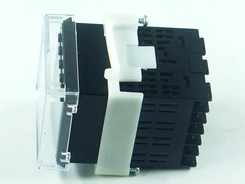 Regulator de temperatură Omron E5CC-TQX3ASM-002