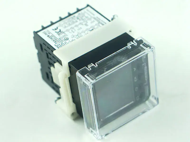 Regulator de temperatură Omron E5CC-TQX3ASM-002