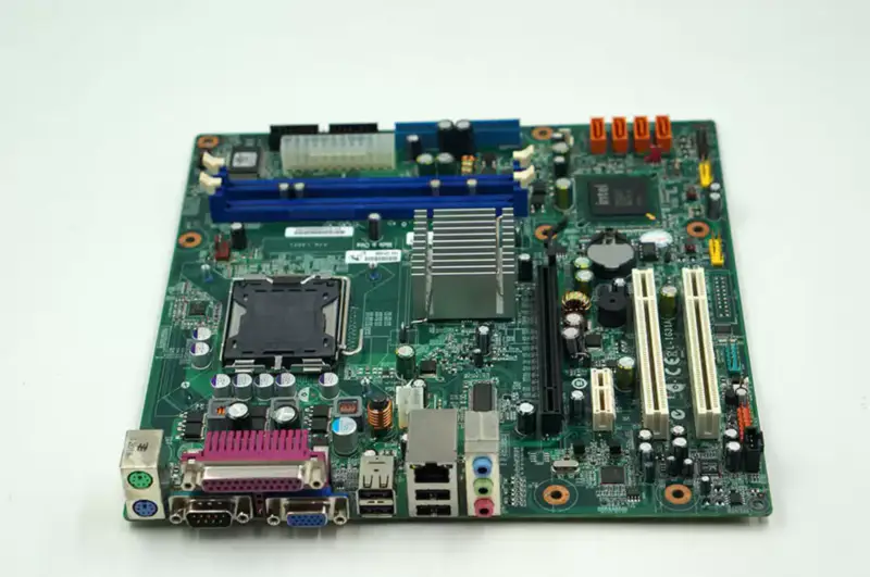 Placa de bază Lenovo G31T-LM V1.0 T4900V M6900 45C2882 53Y3282
