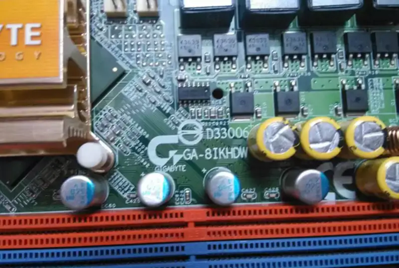 Placă de bază Gigabyte 8IKHDW