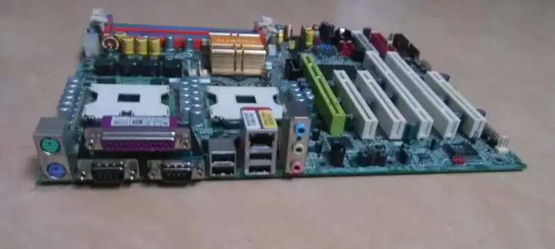 Placă de bază Gigabyte 8IKHDW