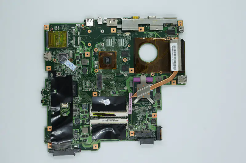 Asus M51TR cu placă de bază AMD