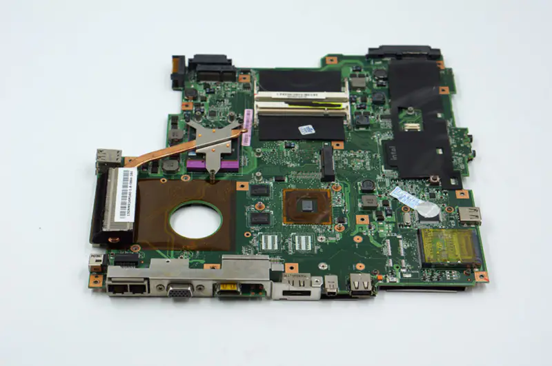 Asus M51TR cu placă de bază AMD