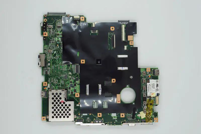 Asus M51TR cu placă de bază AMD