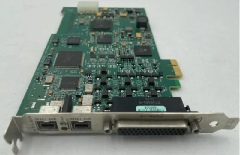Placa NI PCIe-8255R DAQ cu interfață 1394B