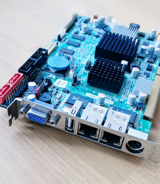 Placă de bază IEI PICOE-945GSE-N270-512MB-R10