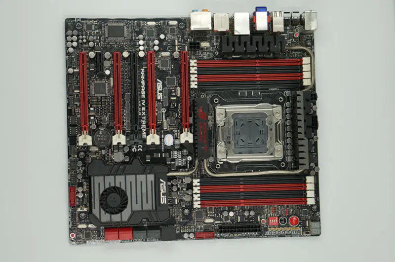 Placă de bază ASUS RAMPAGE IV EXTREME