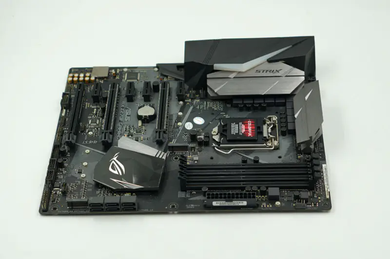 Placa de bază pentru desktop Asus ROG STRIX Z270F GAMING