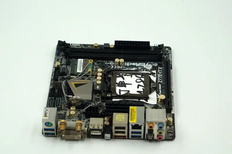Placa de bază Asrock Z77E-ITX Z77 LGA1155 Mini-ITX